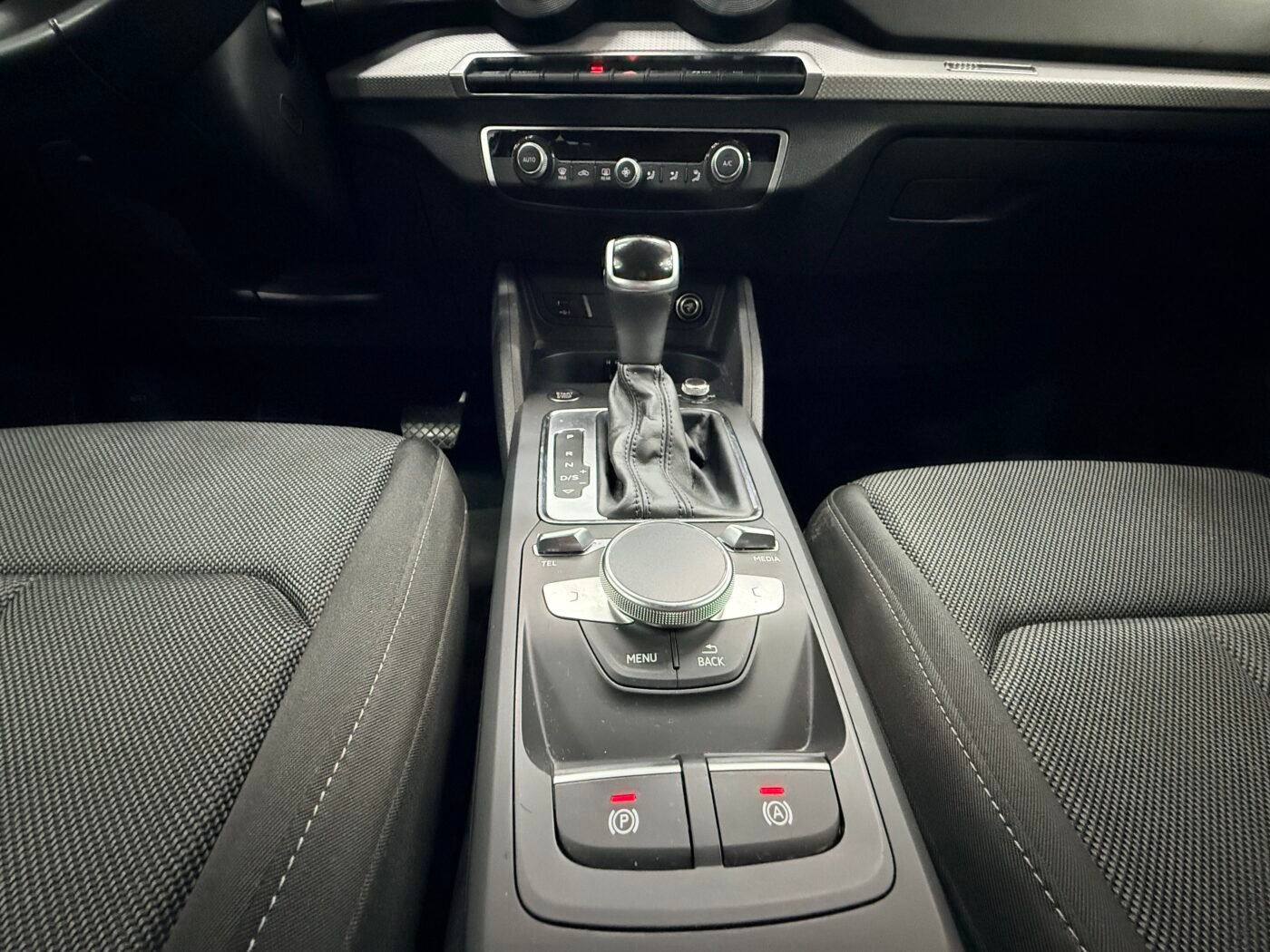 AUDI Q2 S line 30 TDI S tronic