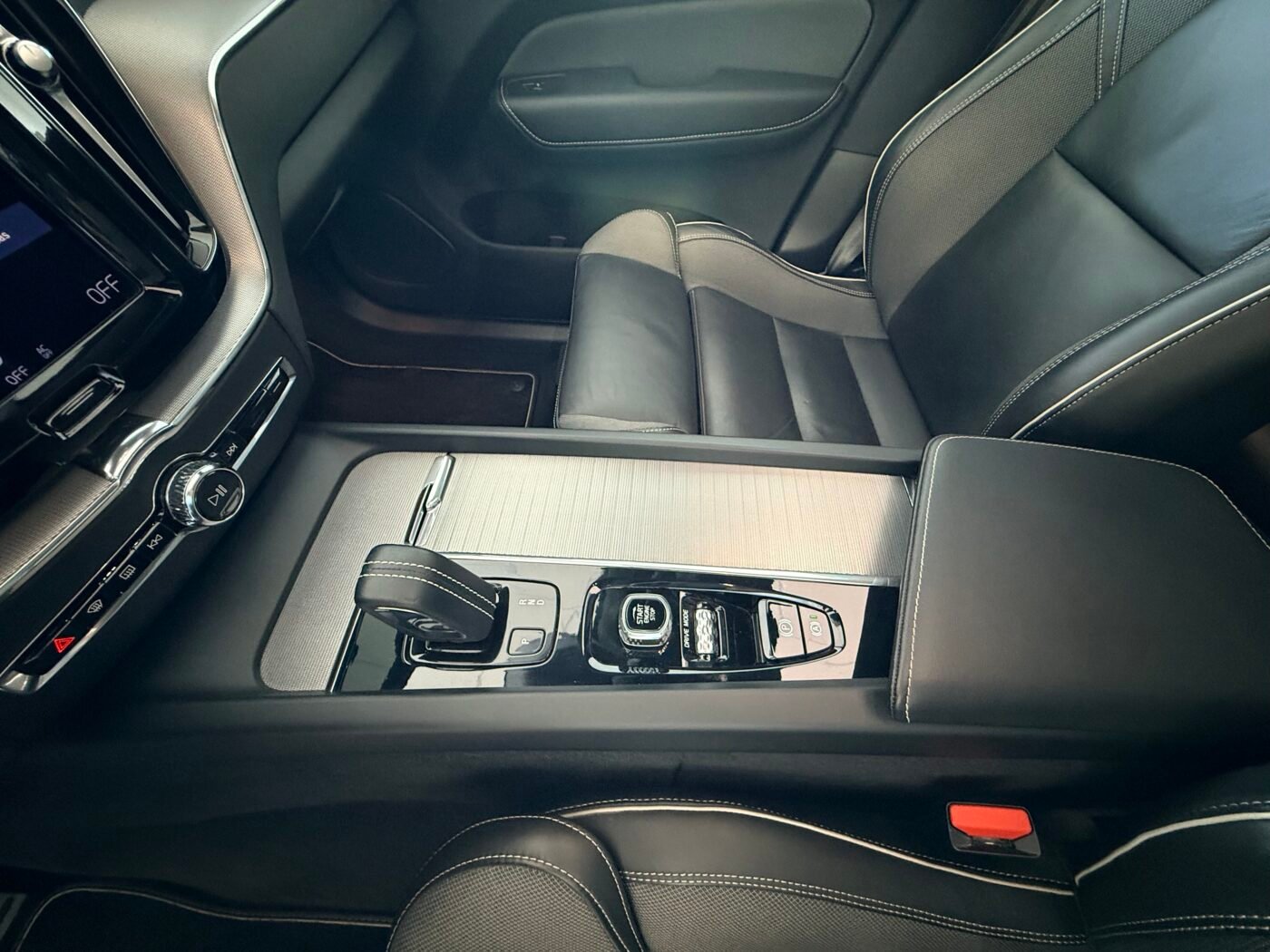 VOLVO XC60 B4 D AWD RDESIGN AUTO