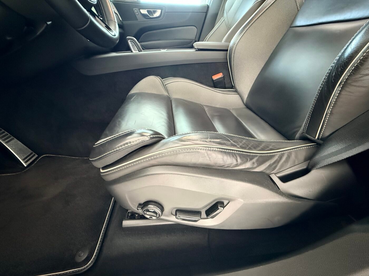 VOLVO XC60 B4 D AWD RDESIGN AUTO