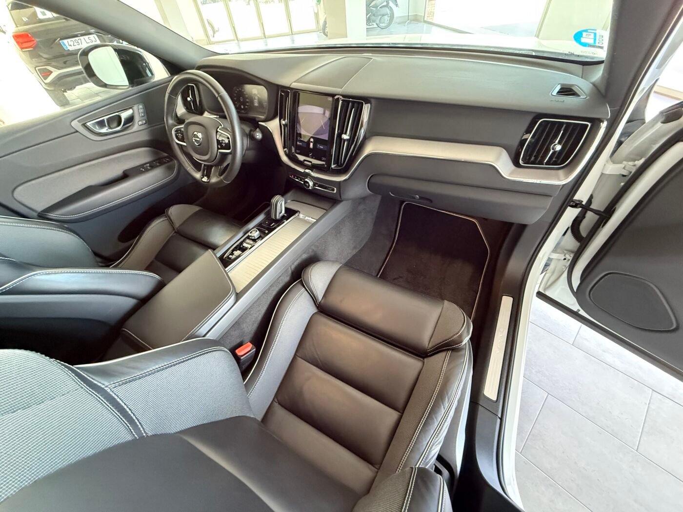 VOLVO XC60 B4 D AWD RDESIGN AUTO