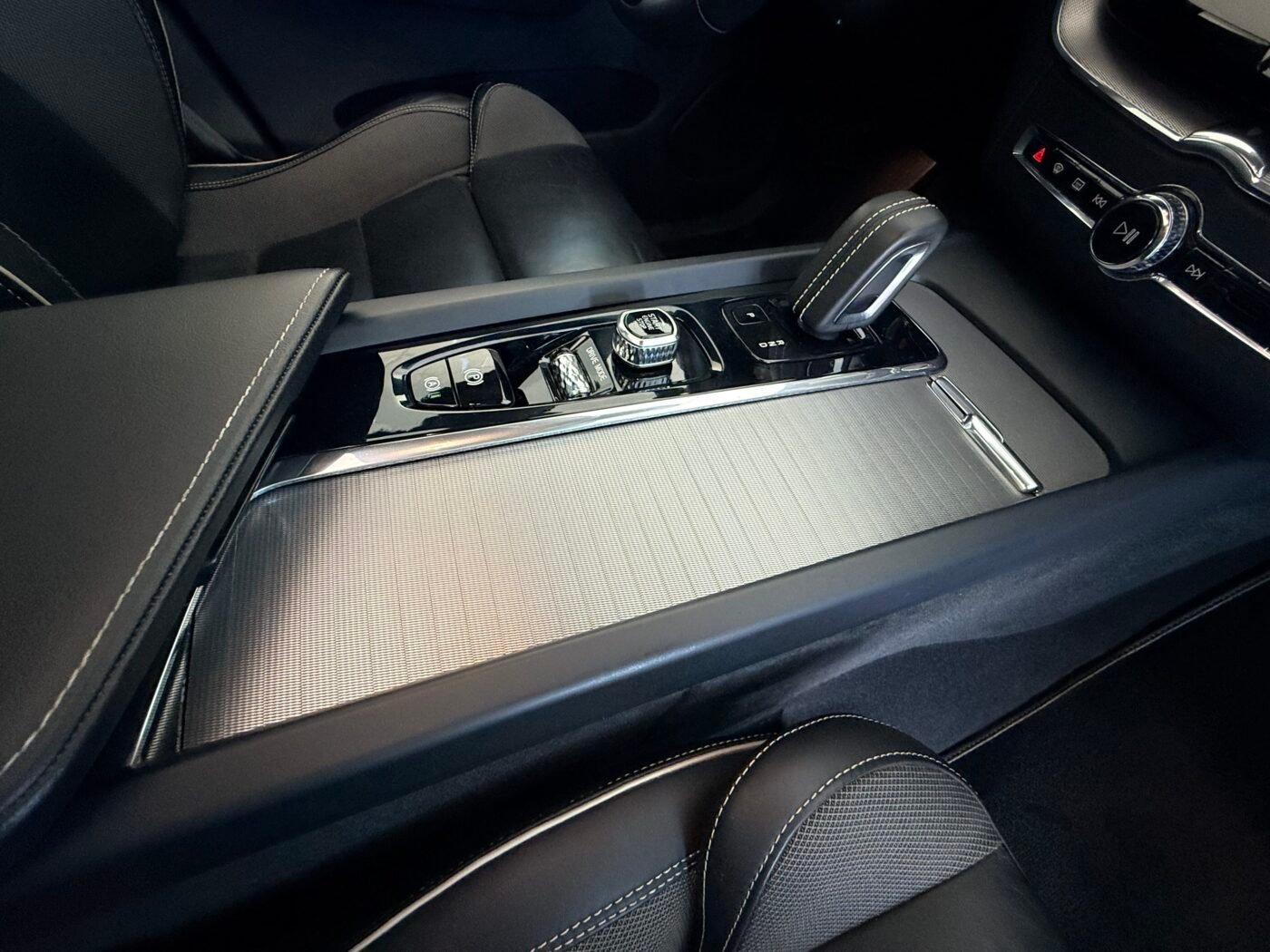 VOLVO XC60 B4 D AWD RDESIGN AUTO