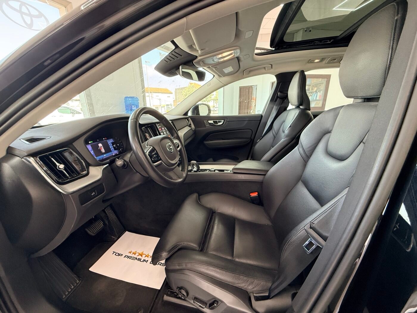 VOLVO XC60 2.0 B4 D Plus Dark Auto