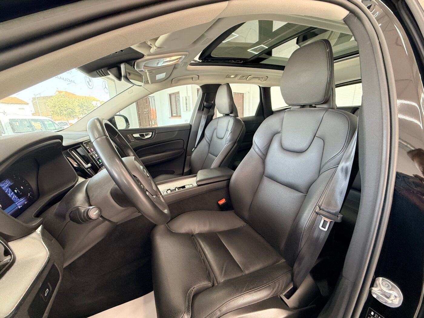 VOLVO XC60 2.0 B4 D Plus Dark Auto