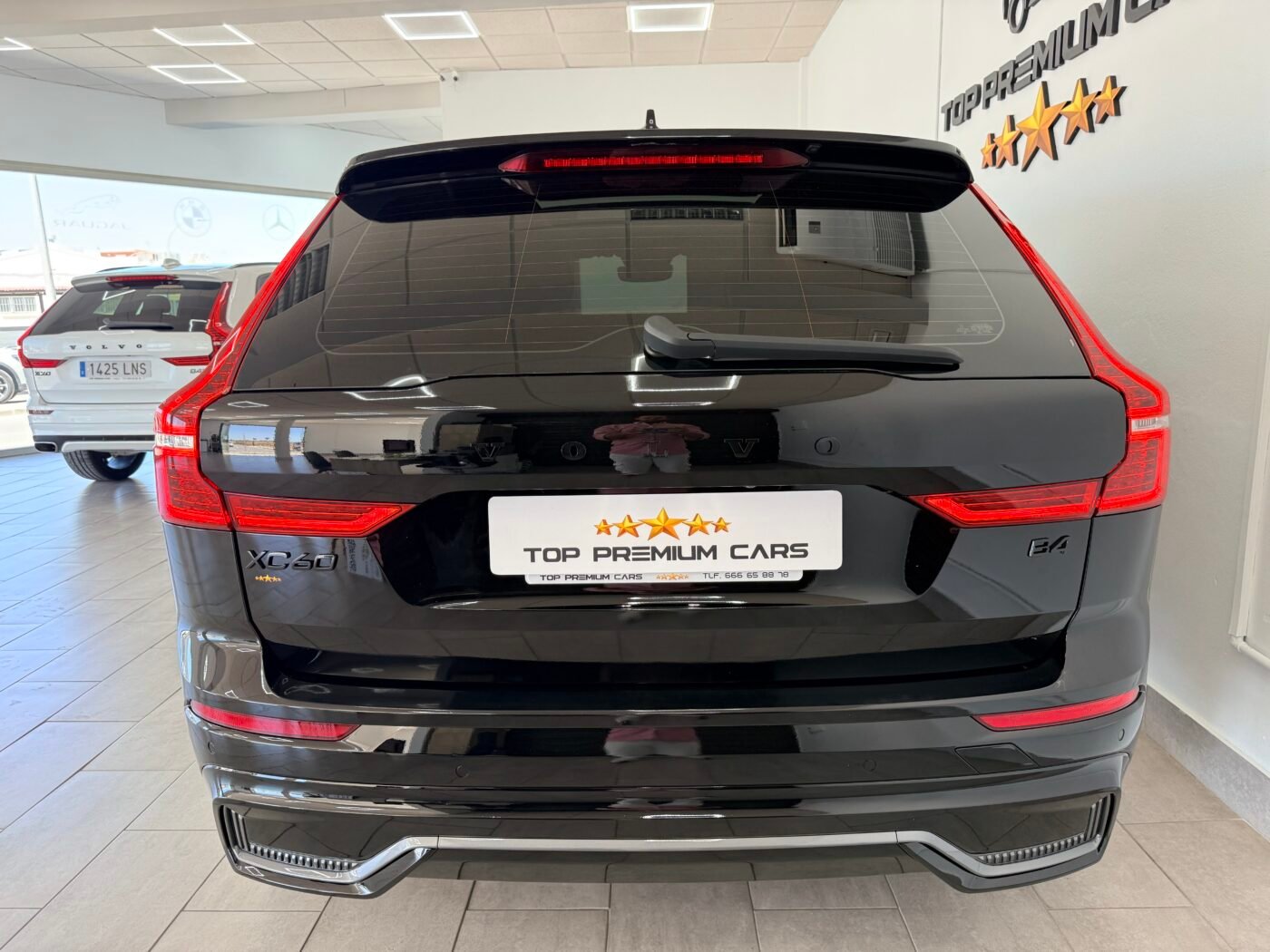 VOLVO XC60 2.0 B4 D Plus Dark Auto